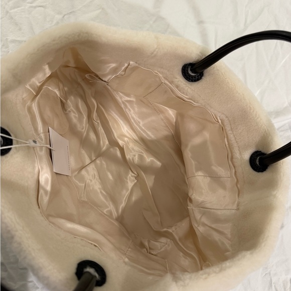 Anine Bing Cream Shoulder Bag with Black Handles NWT - Picture 3 of 3